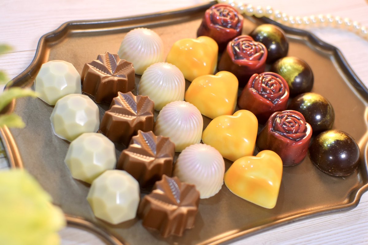 4021to's tweet photo. 本気の義理チョコ🍫

#お菓子作り https://t.co/WzvJGsbFci