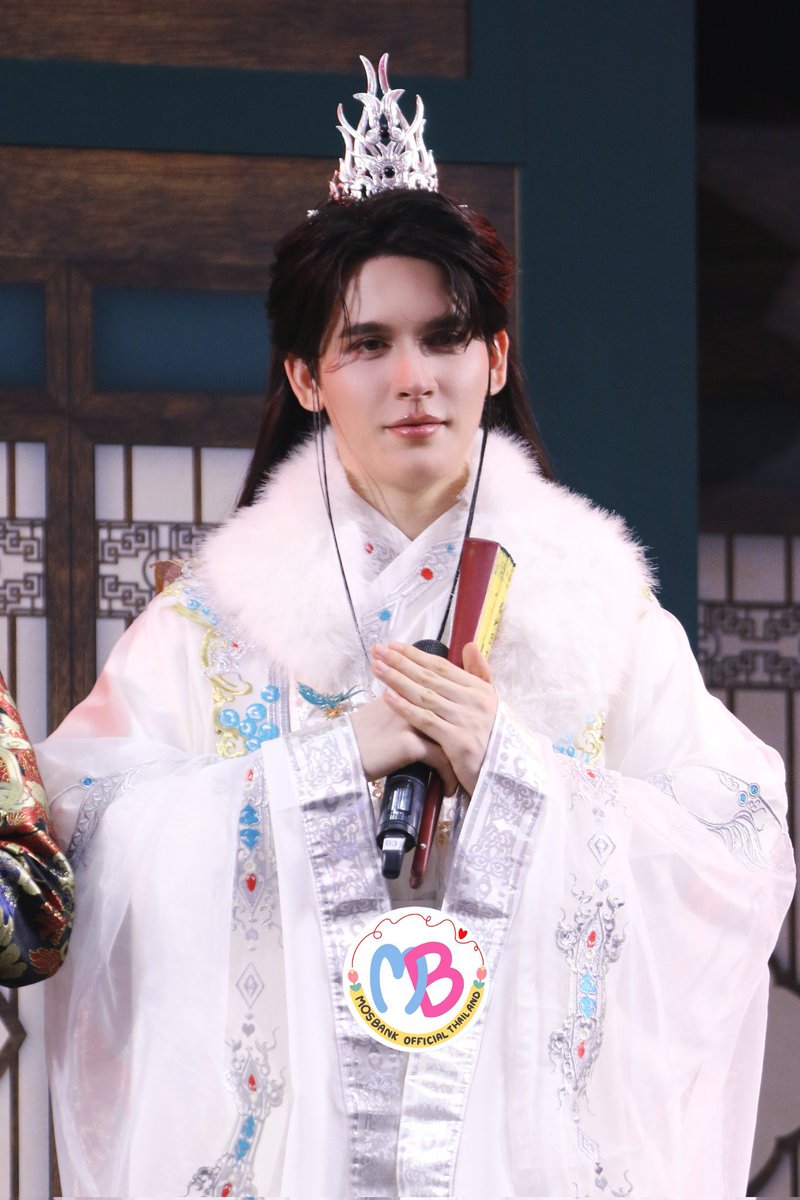 ขอบคุณงานเมื่อวานมากๆนะครับ ทุกคนอย่าลืมแวะไปหาของอร่อยๆทานกันนะครับ งานเขาคัดสรรมาอย่างดีเลยยย ขอบคุณ <a href="/TheMallThailand/">The Mall Lifestore</a> ที่ชวนมอสกับแบงค์ไปจอยด้วยกัน เขามีกิจกรรมให้เล่นที่งานด้วยนะ มาแต่งชุดจีนประชันกันหน่อยนะ! เริ่มเลย!

#MosBankXJoyLuckLove2026
#TheMallLifestorexIqiyi