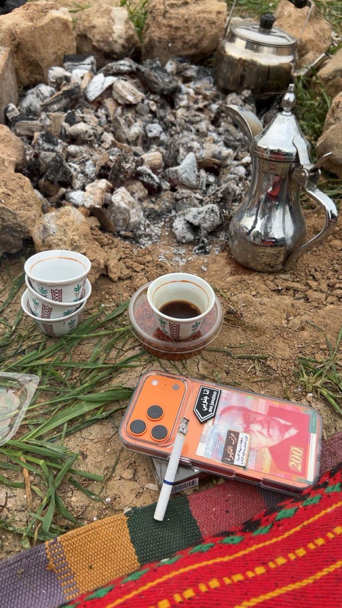 من حقي أبعد عن الزحمه وكثر العلوم
و أفكاري ، اللي من الدنيا طفح كيلها".