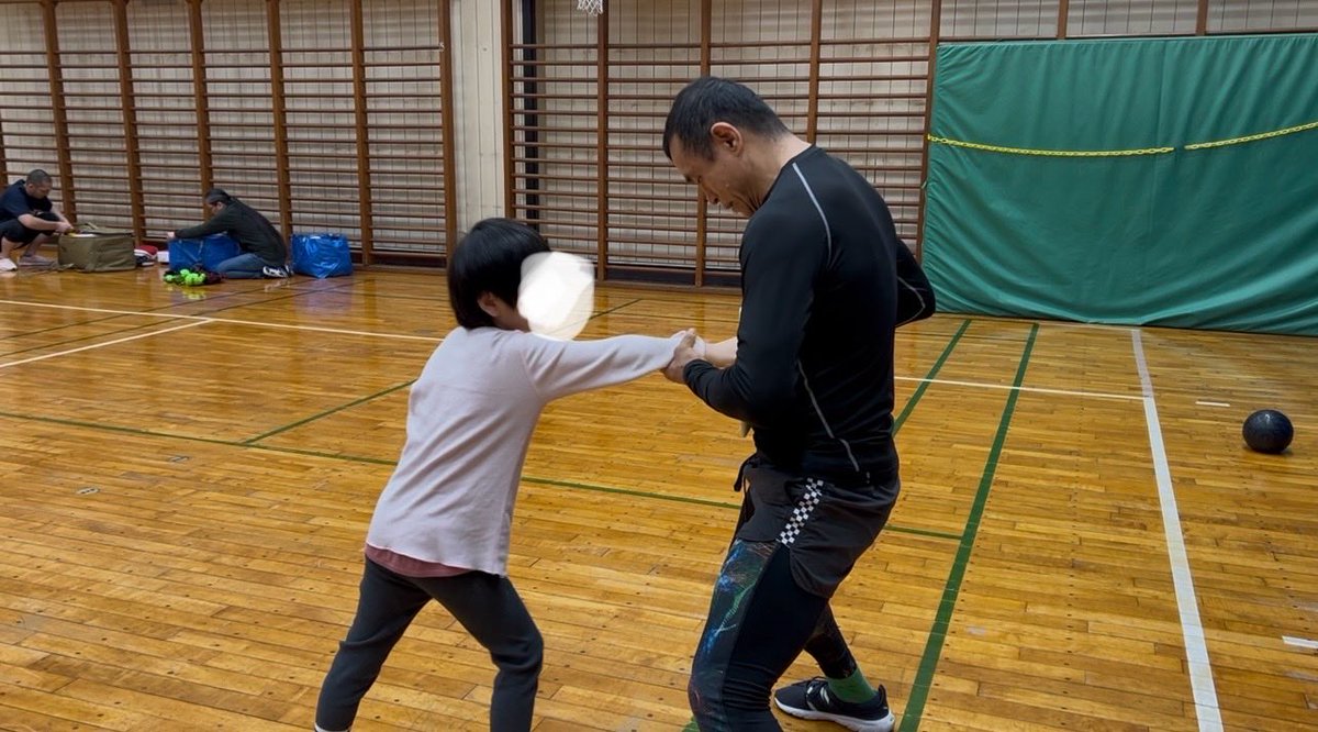 今日のモハンドラゴン
キックボクシングclassの講師をさせていただきました。
港区立笄小学校にて。
港区スポーツ委員の豊吉様、お取り計らいをありがとうございました。

リバーサルジム東京スタンドアウト田町芝浦スタジオでも、生徒さんを随時募集しています！
出張講師のお声掛けもお気軽に！