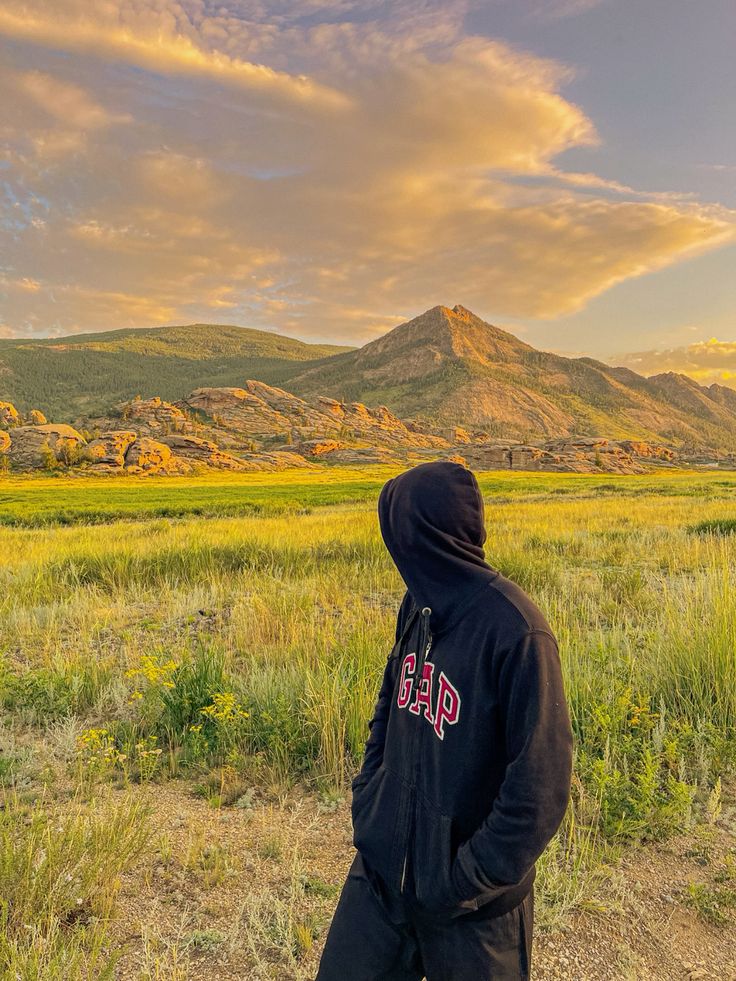 Good Evening X Tweeps 🍁 

Have A Beautiful Evening 🍫