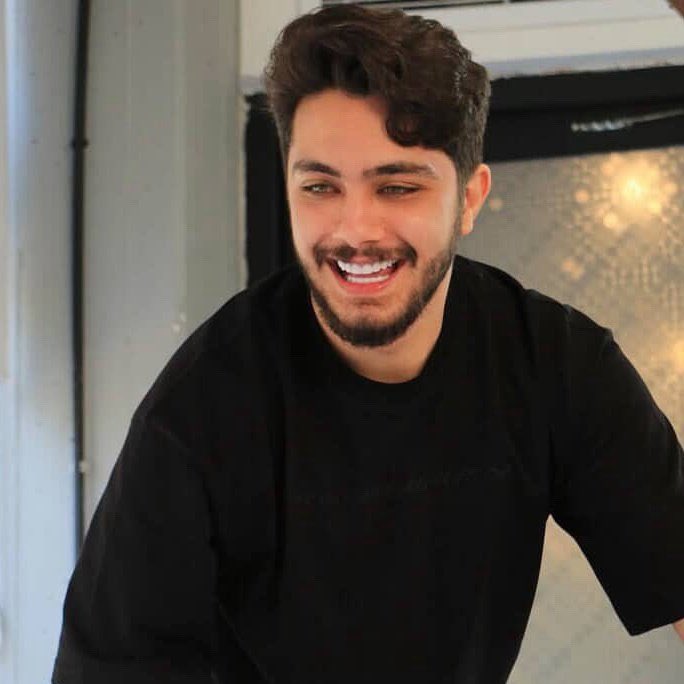 #علی_صفری ۲۳ ساله، بازیگر تئاتر ،۱۸ دی تو کرج دستگیر شده و در خطر جدی اعدام هستش‼️