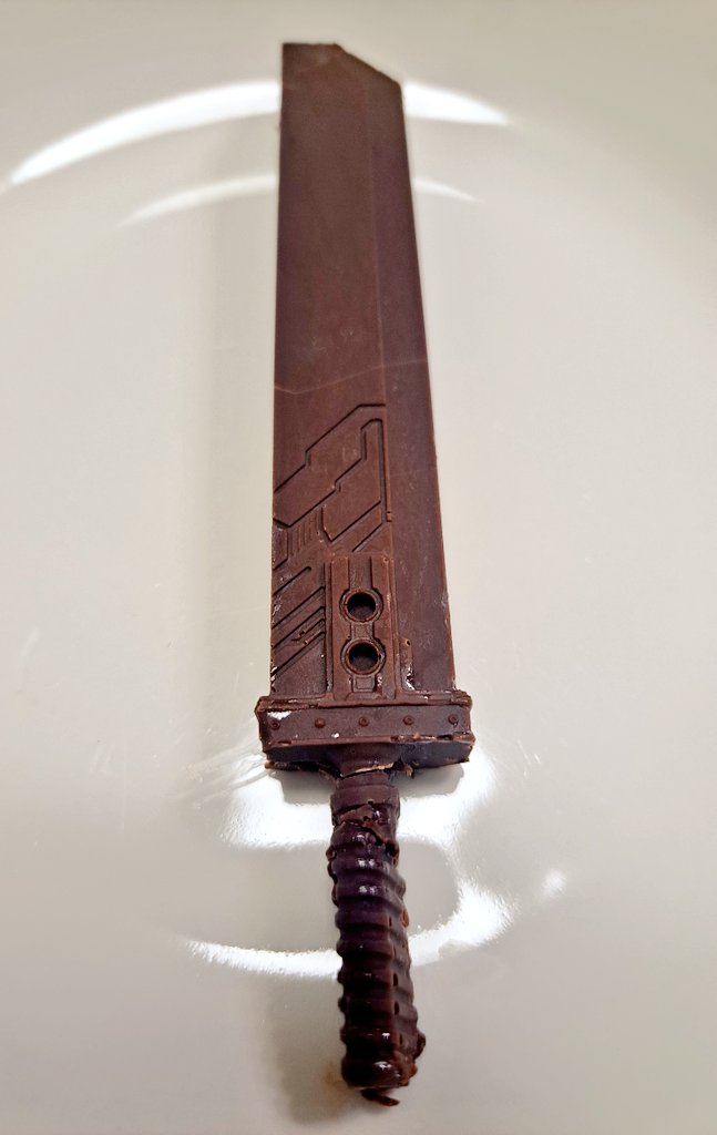 皆さんお察しの通りこちらの公式のバスターソードのシリコン型を使って