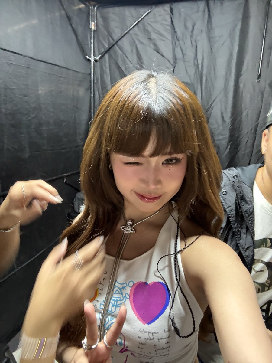 happy valentine’s day blooms &amp; everyone !!! THANK Ü ROBINSONS MANILA <“3  #BINI #UnangKilig