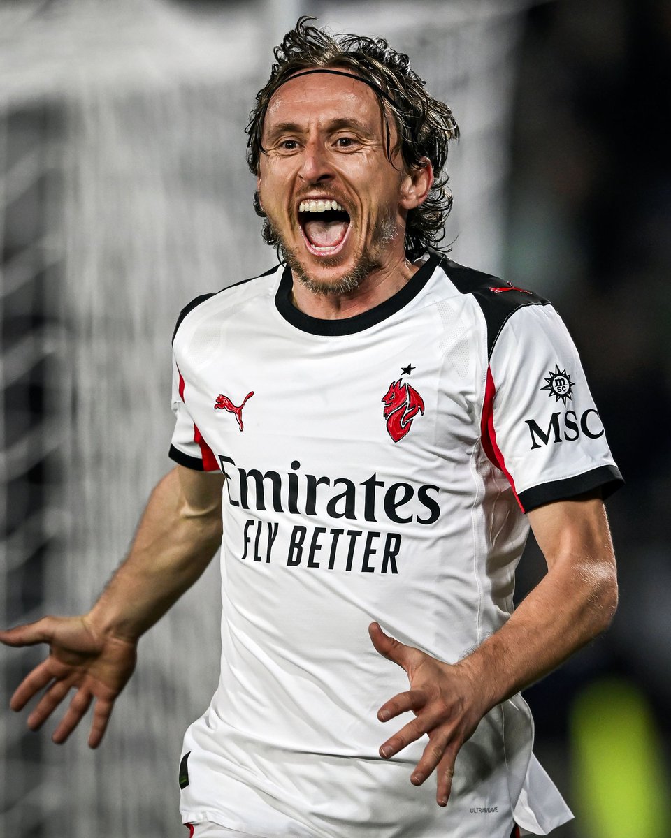Di laga tadi malam, Luka Modrić cetak gol kemenangan AC Milan atas Pisa. 

Gol tersebut membuat Modrić jadi pemain tertua ketiga yang mencetak gol di Serie A (40 tahun, 157 hari).