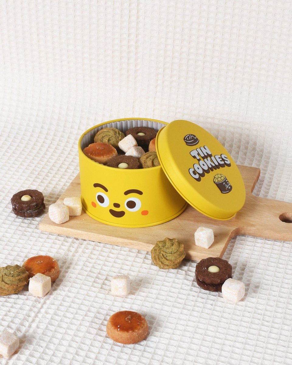 shimizuman15's tweet photo. 西荻窪の新店舗 TIN COOKIESのために作った、クッキー缶はたくさんいるとまた可愛さが増す不思議な缶となりました。
小さなクッキーを焼いては詰めてを繰り返しているので、大量には作れませんが良かったらお手に取ってみてください。マット仕上げにしているので手のさわり心地もまた癒し系クッキー缶です。
今日も楽���く営業させていただきました。ご来店いただいた皆さまに感謝です。
また明日もどうぞよろしくお���いいたします。
