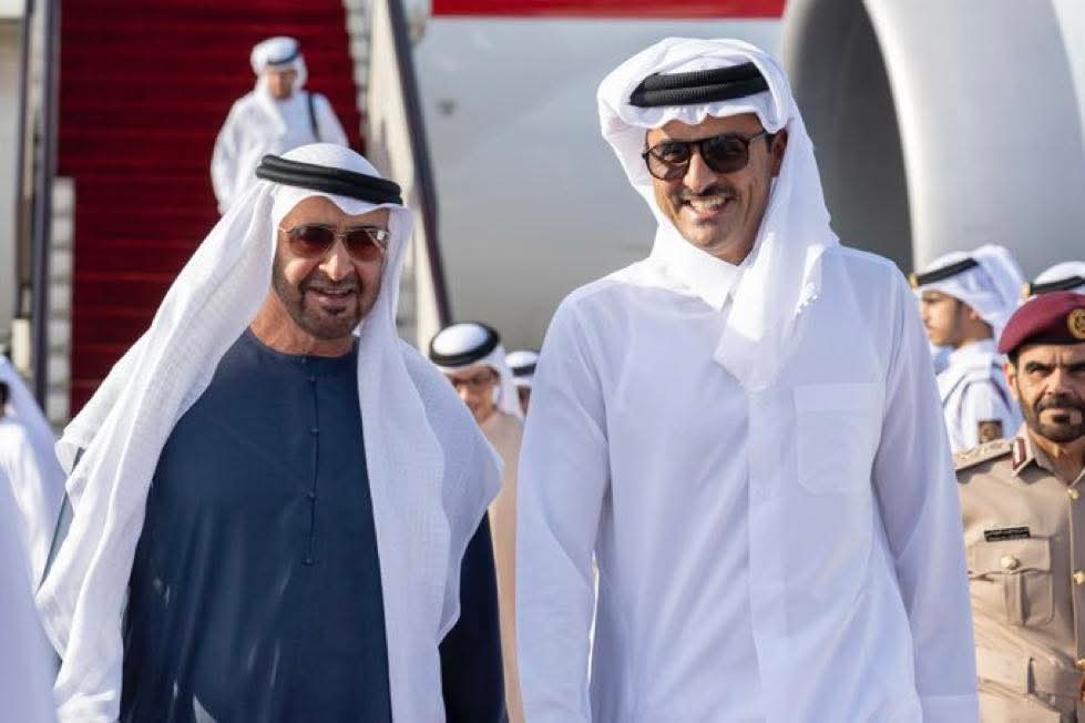 صدقوني لو ينزل جبريل عشان يصلح سمعة الإمارت ما رح يقدر.
خلاص خربت لو يزوها من يزور.
خربانه خربانه ...
زيارة أمير قطر تحصيل حاصل ...