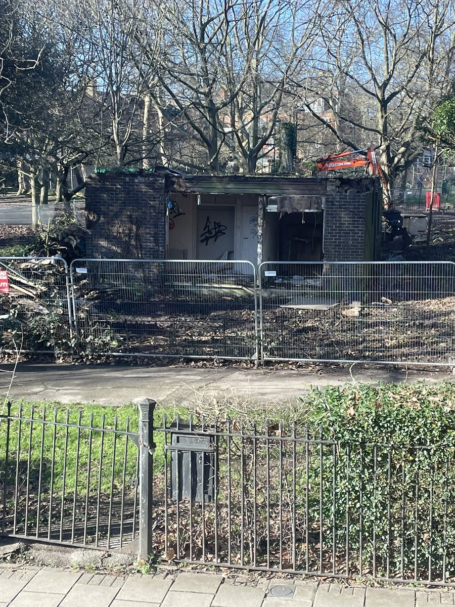 TerryStacyLD's tweet photo. At last! After 10 plus years,  when it was first proposed that the derelict house be demolished by me and other Highbury councillors at the time. Now to be turned into additional park space. Took your time @IslingtonBC https://t.co/i8IHBZKdQQ