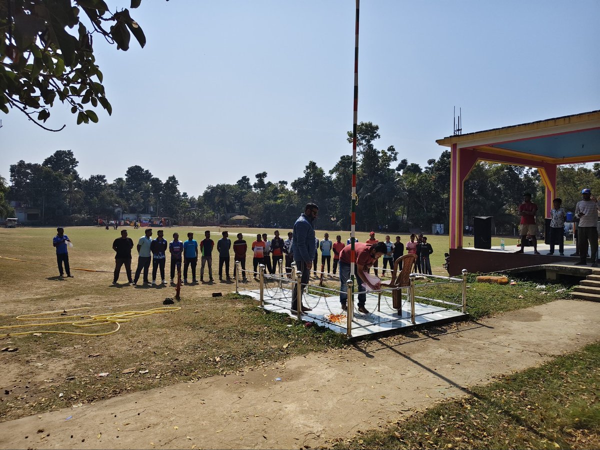 debamondal495's tweet photo. ১৪ ফেব্রুয়ারি: ক্যালেন্ডারের পাতায় ভালোবাসা নয়, আজ বীর জওয়ানদের রক্তে ভেজা এক কালো দিন Pulwama Attack শ্রদ্ধাঞ্জলি জানাই। https://t.co/7LHYOVFrBB