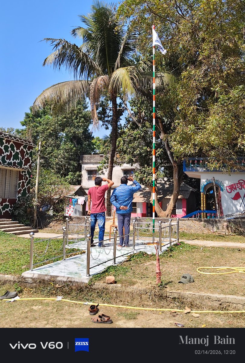 debamondal495's tweet photo. ১৪ ফেব্রুয়ারি: ক্যালেন্ডারের পাতায় ভালোবাসা নয়, আজ বীর জওয়ানদের রক্তে ভেজা এক কালো দিন Pulwama Attack শ্রদ্ধাঞ্জলি জানাই। https://t.co/7LHYOVFrBB
