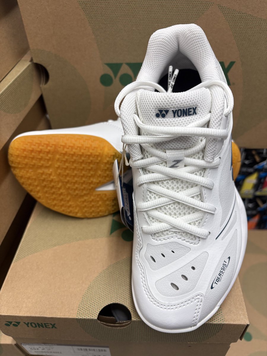 ShopLeaders's tweet photo. YONEX人気シューズ再入荷！

大人気モデル
パワークッション65Zシリーズ が再入荷しました👟

抜群のクッション性と安定感で、
素早いフットワークをしっかりサポート！

今回は入荷数が少なくなっておりますので、
お探しだった方はお早めにどうぞ✨

ぜひ店頭でチェックしてください😊 https://t.co/ip6dnmyhWB