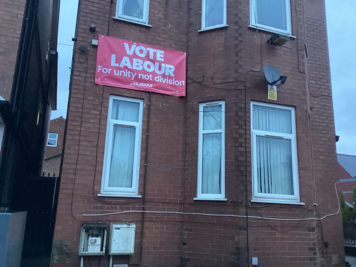 RupaHuq's tweet image. Spotted in Burnage - just a small number of many

#GortonDentonByElection 
#VoteLabour