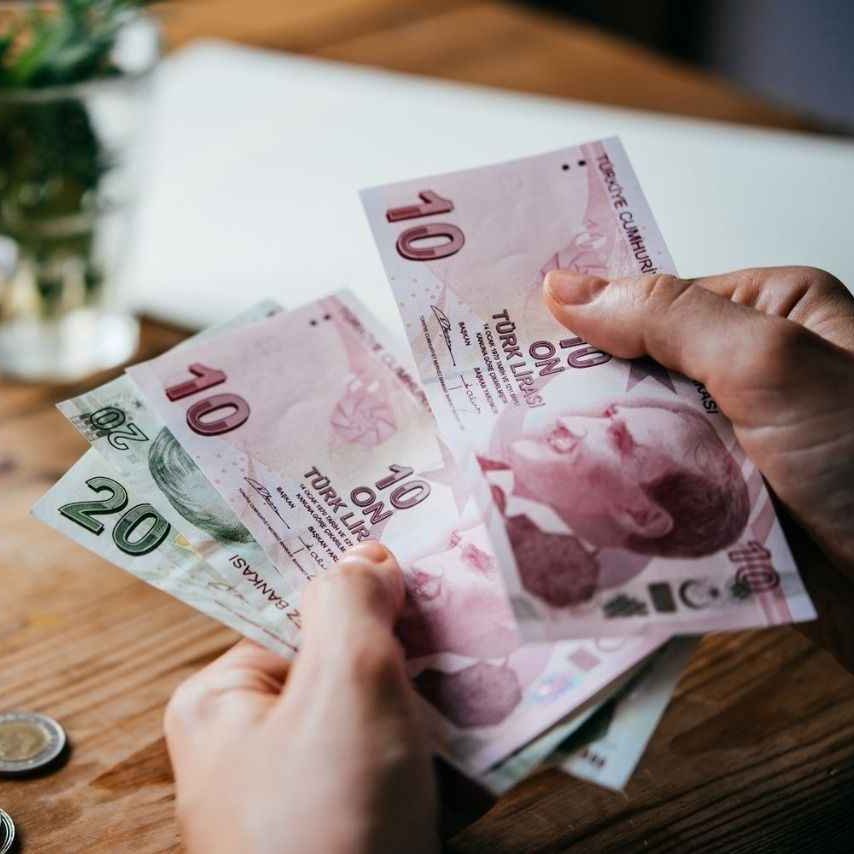 CHP, kamu görevlilerine yılda 2 defa asgari ücret tutarında tatil ikramiyesi verilmesi için TBMM'ye kanun teklifi verdi.