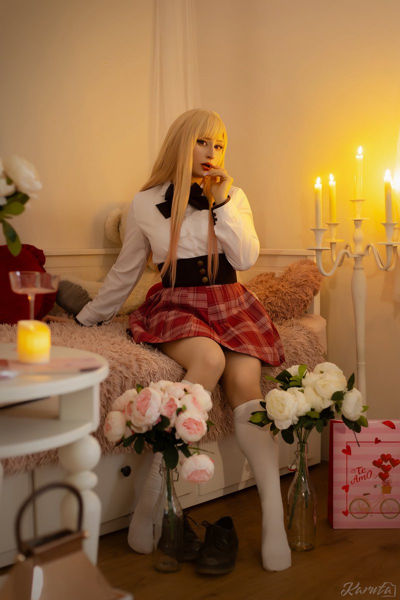 Ciciaqq's tweet photo. Happy Valentine’s Day ✨ 
#CiwciaMarin 
Marin Kitagawa cosplay from My dress up Darling ✨ https://t.co/w9VBG0gR2C