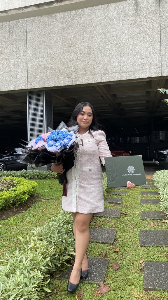 Scoups said "Get a diploma", so I did! 

02142026
Graduation Day✅
Valentine's Day❤️
Carat's Day💎

user siristark is now a degree holder🎓