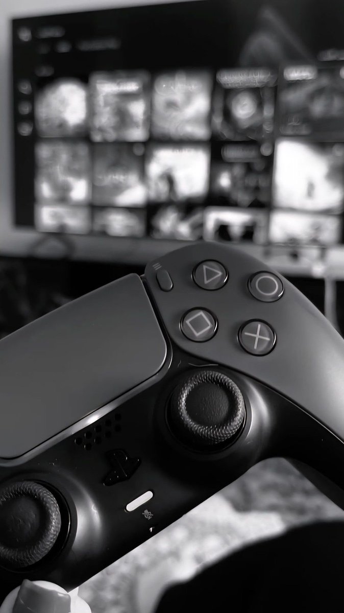 mohplay_inc_'s tweet photo. “what’s your valentine’s day plan” 

me: https://t.co/pgNROoeE4i