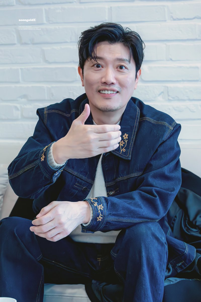 260208 생일카페 : DEAR MY H
순덕 시그널
히순이를 마주치면 엄지를 세우고 손을 떨어보세요 ...
 
#박희순 #ParkHeeSoon