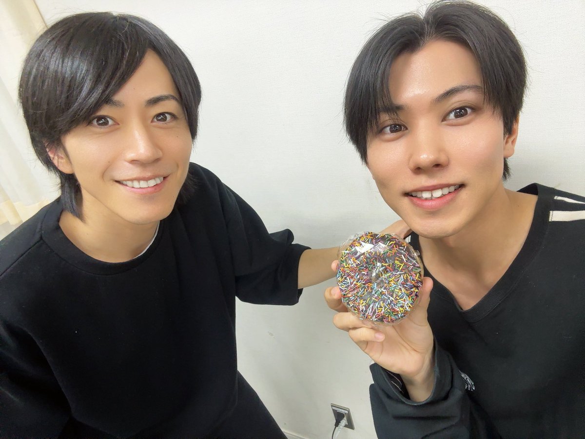 ハッピーバレンタイン！！

ということで稽古場で廣瀬さんから
ドーナツいただきました🍩✨

しかも今日がお誕生日！！
おめでとうございます！！！！
#舞台魔道祖師 #ステそし