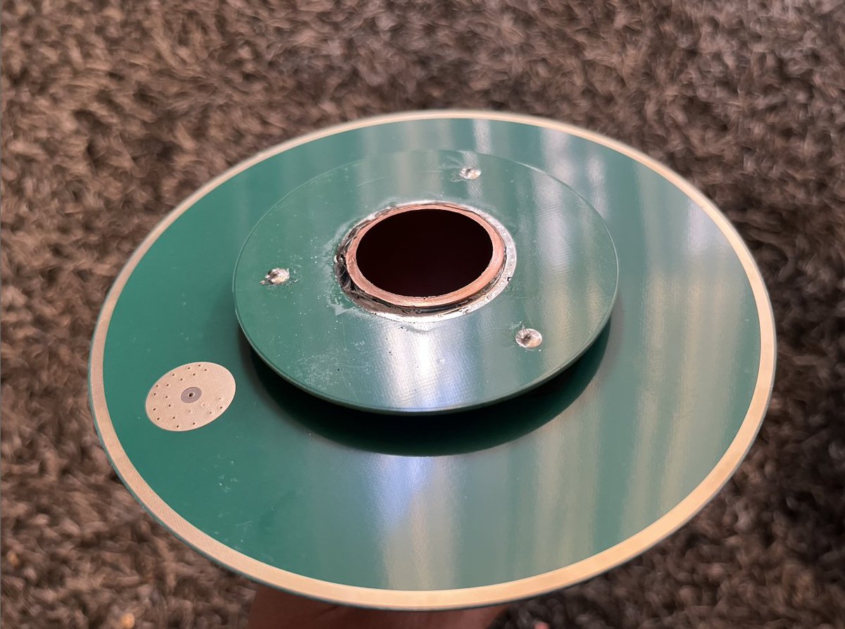 SV1CAL's tweet photo. Experimenting with S/X feeds, now replacing the S band patch with a precisely cut FR4 board . The ground plane has the phasing circuit on the back. All feeds below employ 3-point sequential feeding. Showing two single pol (L and R) feeds and a dual simutaneous L+R one. https://t.co/GyG5kReXXb
