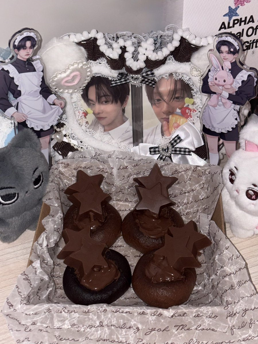 eingooo's tweet photo. 햅삐 발렌타인🤎 https://t.co/KQZNTft28V