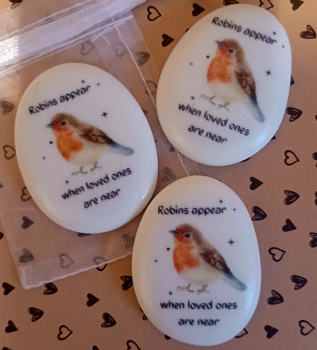SuziQCrafts's tweet image. These keepsake pebbles have been one of my best sellers, and can also be personalised 💖 Smooth and sensory, and they retain heat, which can be comforting to hold in quieter moments.

folksy.com/items/8605993-…

#robins #keepsake #personalisedgifts #ukgifthour #ukgiftam #shopindie