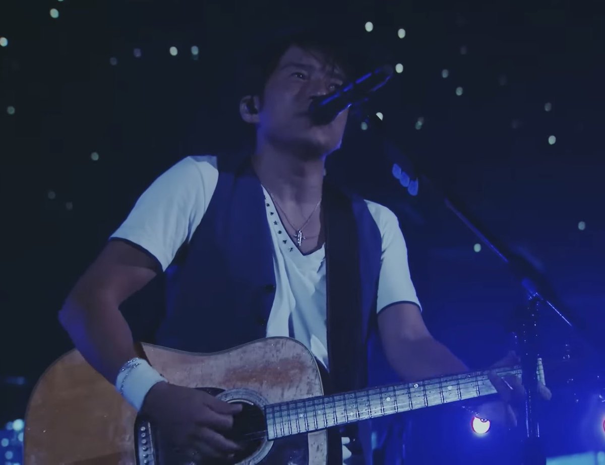 あつ森に桜井和寿すぎる服売ってた