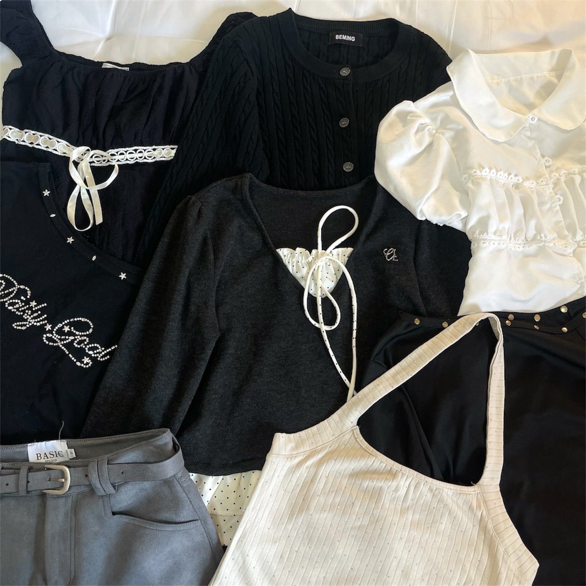 ૮ • ﻌ - ა Hi Hi 🍀💭
ลงของพรุ่งนี้ (15/02) 21.00 น.

╸♡̶ส่งต่อเสื้อผ้า งานIG กระโปรง กางเกง

  ✮ shipping 1-3ตัว 40.- 3ตัวขึ้นไป 45.-

รีทวิต + ปัก + ฟอล ลด5.-  🍥🥞🫧

#ส่งต่อ #ส่งต่อเสื้อผ้ามือสอง #เสื้อผ้ามือสอง #ส่งต่อเสื้อผ้า #ส่งต่อกระเป๋า #กระเป๋ามือสอง