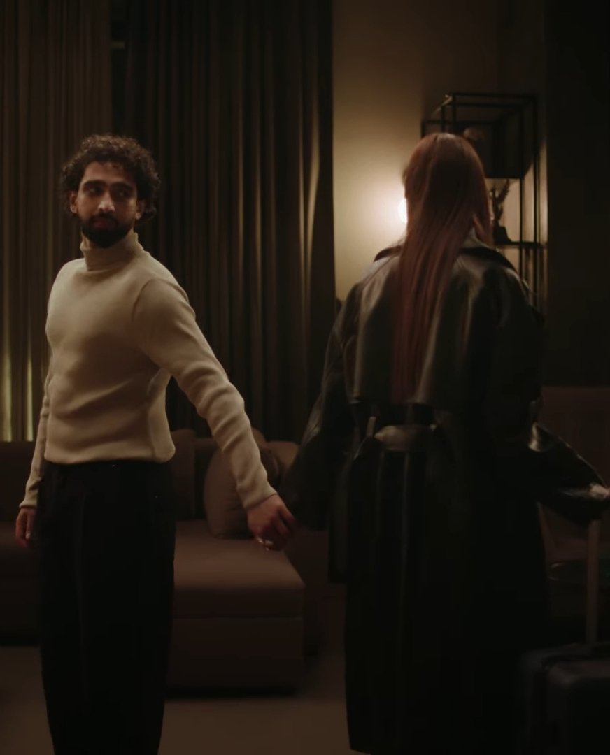 From the very first hug filled with hope
to the very last one heavy with goodbye…

<a href="/AmaalMallik/">Amaal Mallik</a> X <a href="/Farrhana_bhatt/">Farrhana Bhatt</a> made #YahinGuzaarDoon hurt in the most beautiful way.Although it was acting but still....🥲

YAHIN GUZAAR DOON MV 
#AmaalMallik