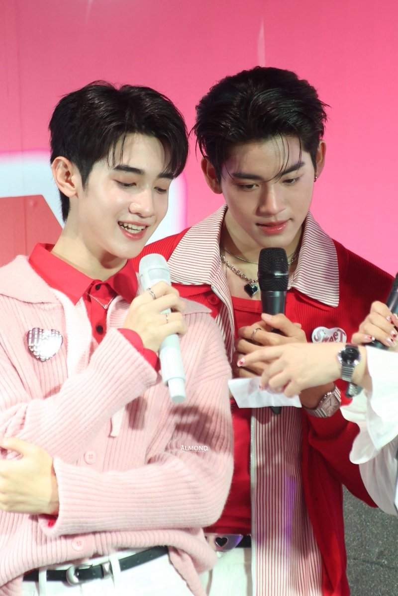 อาจเพราะว่าโลกมันเอียง มันเฉียง มันหมุนไปทางทิศเธอ~~~

HAPPY VDAY ALMONDPROGRESS

#โลตัสเปิดโหมดรักXแอลม่อนโปรเกรส
#Almondbabybigboy
#AlmondProgress