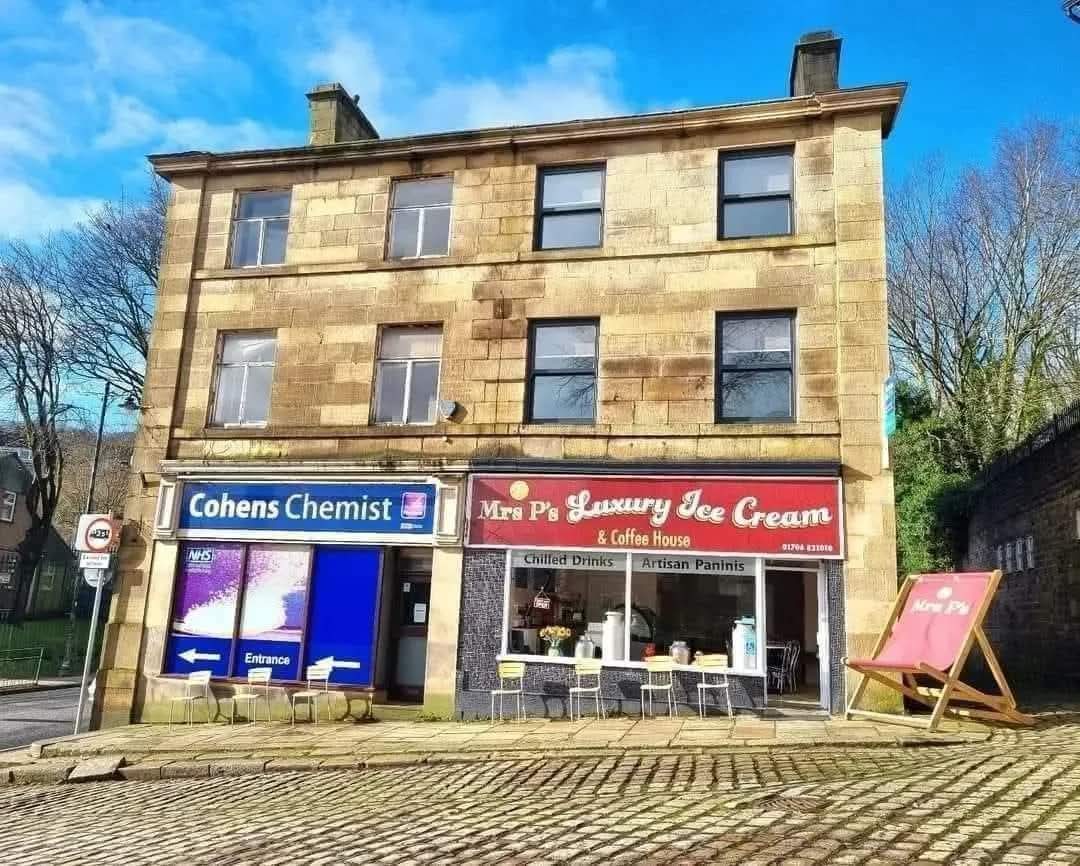 DECK CHAIR DAY !!

Yesss our deck chair makes it's first appearance of 2026 ☀️