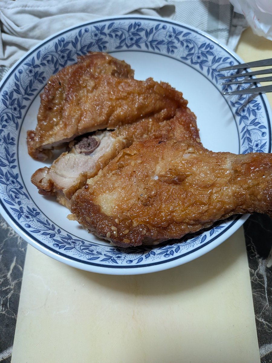 ชิ พวกคนมีแฟน
กินไก่สุดอร่อยคนเดียวก็ได้ 😤😤