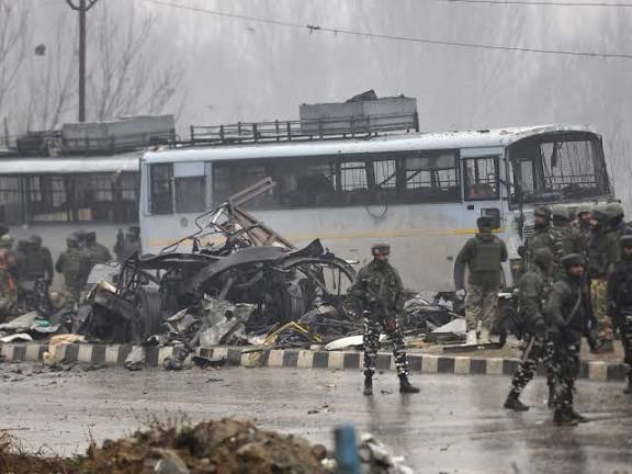 Arvindharmapuri's tweet image. We remember the 40 brave sons of Maa Bharati martyred in #Pulwama. 

Their sacrifice is our resolve…to stay united, strengthen national security and honour them through decisive action.