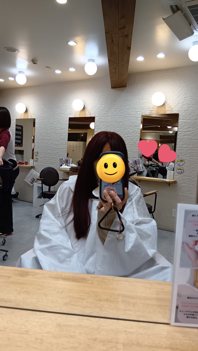 52megu52's tweet photo. 髪バッサリ切ってきた！！before→after https://t.co/9QFHEaAf7I