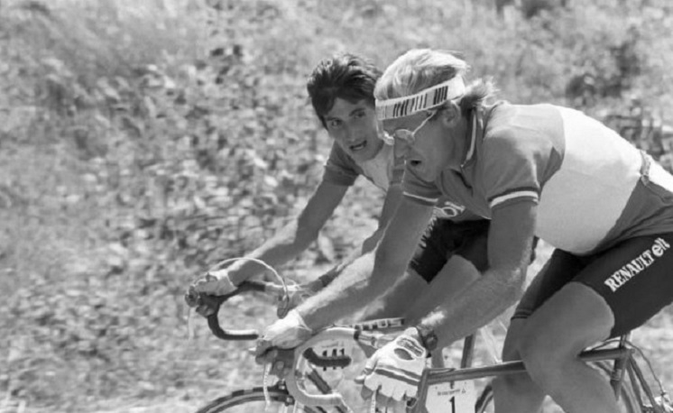 crstobalcabezas's tweet photo. 🚵El francés #LaurentFignon y el colombiano #LuchoHerrera durante la decimoséptima etapa del Tour de Francia de 1984. Imagen: L’Équipe.

#Ciclismo #LeTour #TDF84 https://t.co/NmMv2oNFdV
