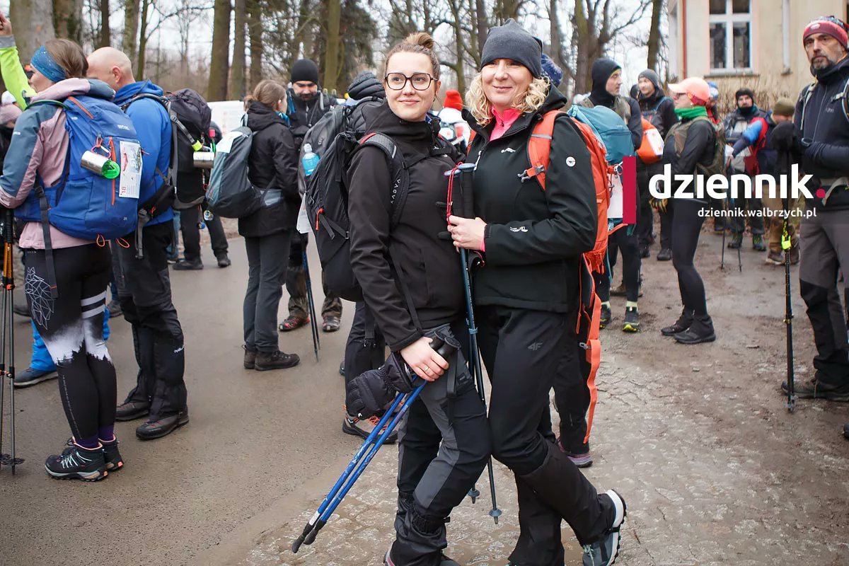 Głuszyca. 550 piechurów na starcie ekstremalnej Sudeckiej Żylety -  dziennik.walbrzych.pl/gluszyca-550-p…