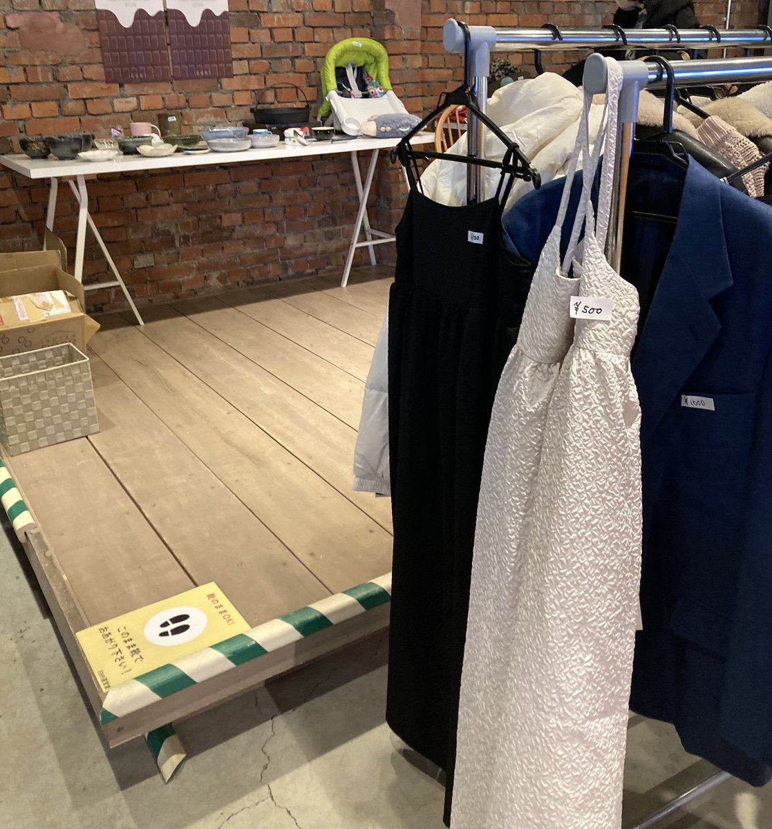 ebetsu_sp's tweet image. EBRIでチャリティーバザー(E-BAZAAR)が開催されていました。大麻銀座商店街で火災が起きたことを受け、江別の仲間として少しでも力になれればと売り上げは全額寄付するのだそうです。明日、2月15日も10:00〜17:00に開催とのことです
#EBRI   #エブリ #フリーマーケット　#大麻銀座商店街　#江別　#野幌