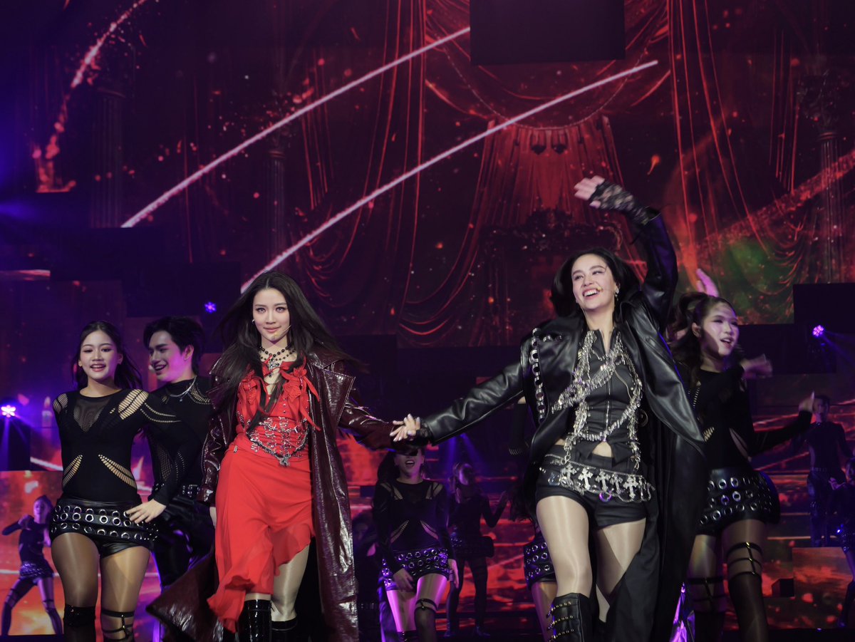 นี่แค่โชว์แรกยัง hot ขนาดนี้ พี่ๆ อัลกี้รอติดตามชมกันน้า ❤️‍🔥

GINJAY HEART TO ALKEY
#GinnyJaynaFirstFanconTH
#GinJay #จินเจ