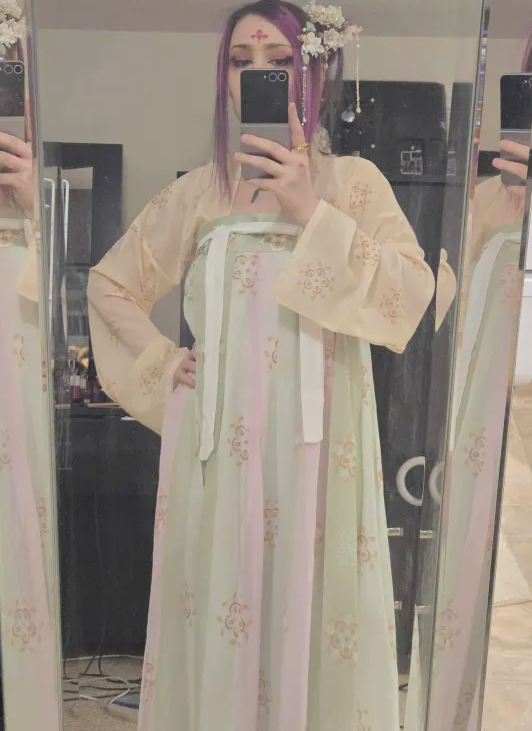 PLAYING ROAD TO EMPRESS WE'RE GOING TO THE GOLDEN AGE BABY (IM LATE)

👉twitch.tv/laufielol/