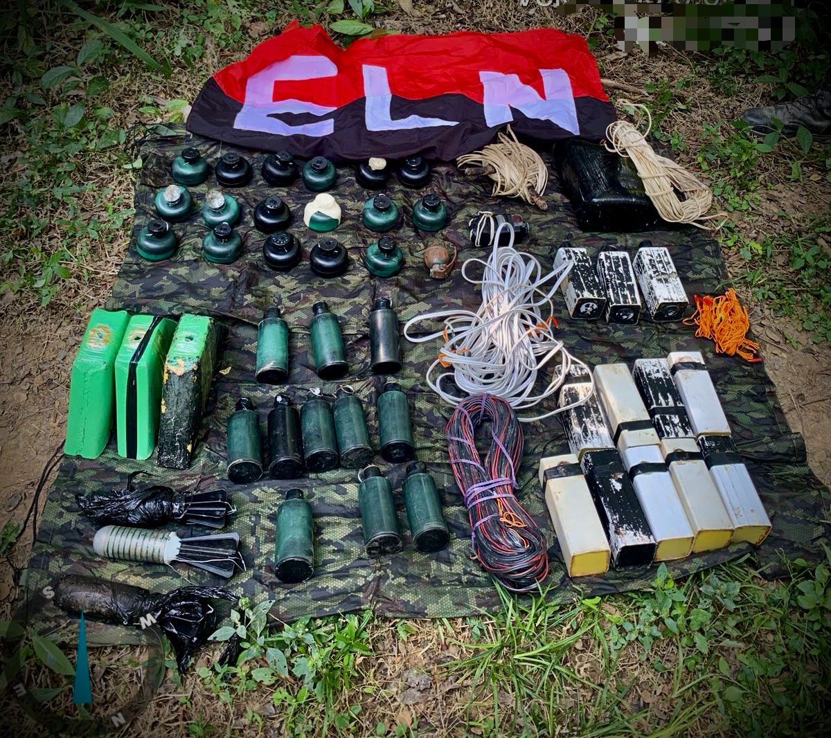 UltimaHoraCR's tweet image. #ORDENPÚBLICO El Ejército Nacional (@COL_EJERCITO) informó que, tras una ofensiva de la Primera División (@Ejercito_Div1) en el municipio de Norosí, Bolivar, fueron desmantelados tres campamentos y un depósito de explosivos pertenecientes al frente Luis José Solano Sepúlveda del…