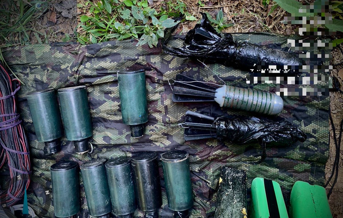 UltimaHoraCR's tweet image. #ORDENPÚBLICO El Ejército Nacional (@COL_EJERCITO) informó que, tras una ofensiva de la Primera División (@Ejercito_Div1) en el municipio de Norosí, Bolivar, fueron desmantelados tres campamentos y un depósito de explosivos pertenecientes al frente Luis José Solano Sepúlveda del…