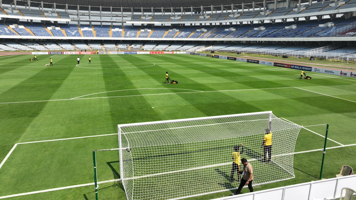 sportsturfindia's tweet photo. 📸 Before the fans arrive... Before the lights come on... Before the anthem plays...
There’s a team that makes sure the stage is ready. Opening game surface — delivered. ✅
#BehindTheScenes #ISL #IndianFootball #STGE https://t.co/YTs7MZ2xIU
