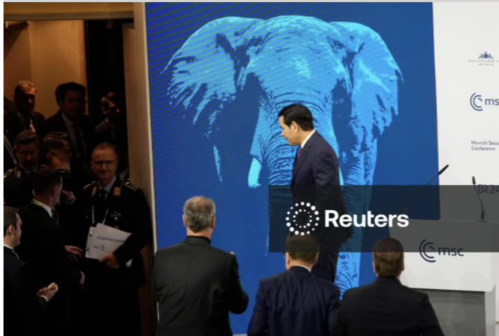 Münih Güvensizlik Konferansı

🔺Herkes bir Sirk performansında. 

🔺Rubio ve Fil karesi ortamı güzel yansıtıyor. 🎪

“Odadaki fili (sorunu) konuşun” diye koymuş olabilirler. 
Ancak çok sayıda palyaço 🤡
ve hokkabazlık  var 🤹

Ciddiye alınacak kısım: 
Çin Japonyayı doğrudan