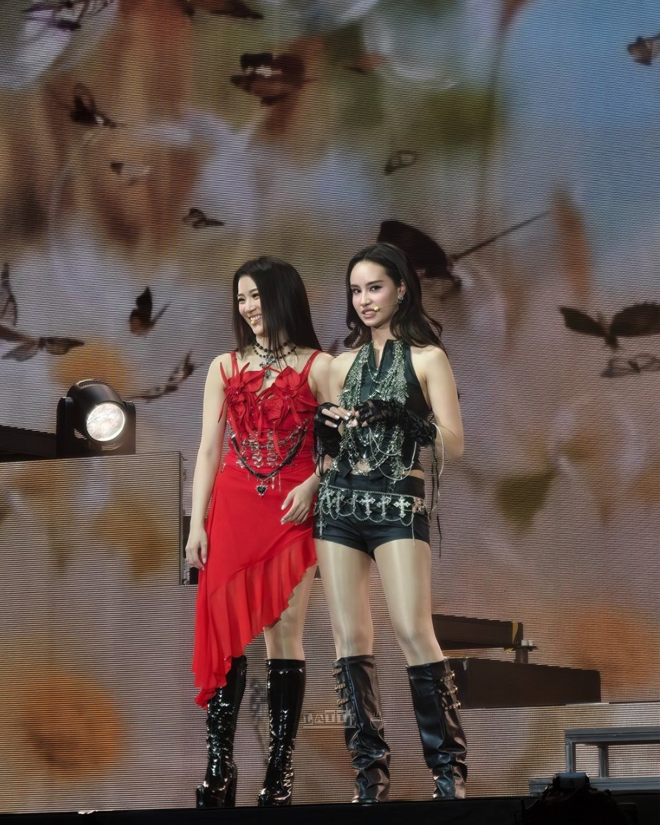 เต้นแรงเอียร์หลุด เจน่าอย่าวีน5555555

GINJAY HEART TO ALKEY
#GinnyJaynaFirstFanconTH