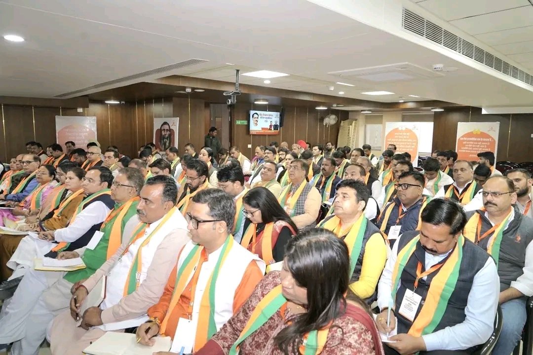 PavanRanaRSS's tweet photo. आज प्रदेश कार्यालय में प्रदेशाध्यक्ष श्री @Virend_Sachdeva जी की अध्यक्षता में ‘पंडित दीनदयाल उपाध्याय प्रशिक्षण महाभियान–2026’ के अंतर्गत संगठनात्मक बैठक संपन्न हुई।

बैठक में आदरणीय राष्ट्रीय सह-संगठन महामंत्री @Shivprakash जी ने कार्यकर्ताओं को संबोधित किया। https://t.co/05kv1E1yq7
