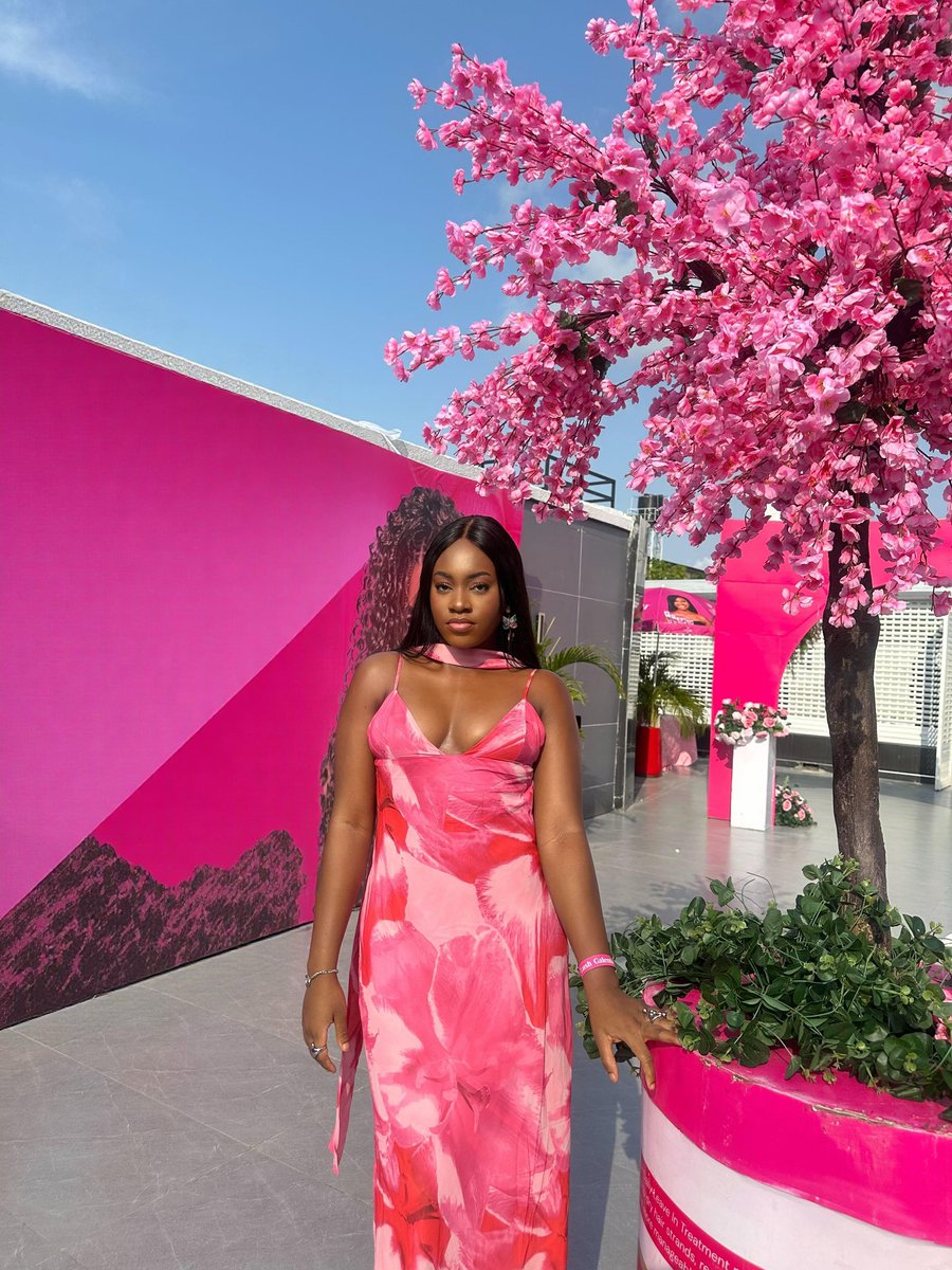 Tracyekwe's tweet image. Wrapped in love, dipped in pink💗💗💗 blooming in my own season🌸🌷🌺