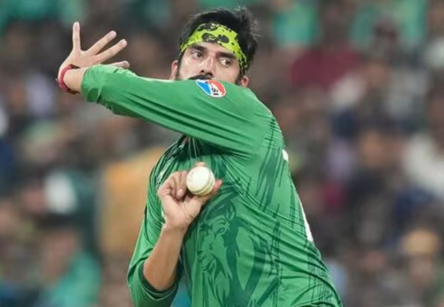 कहते हैं प्रेरणा की कोई सरहद नहीं होती, और उस्मान तारिक की यह कहानी इस बात का जीता-जागता सबूत है।
 दुबई की गलियों से क्रिकेट के मैदान तक
पाकिस्तान के उस्मान तारिक दुबई में एक सेल्समैन के तौर पर काम कर रहे था। 

घर चलाने की जिम्मेदारी और एक सुरक्षित नौकरी तो हाथ में थी, लेकिन दिल