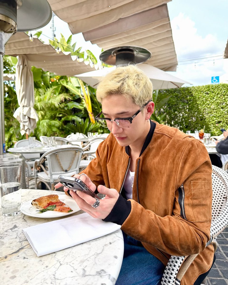 BANG CHAN. tweet media