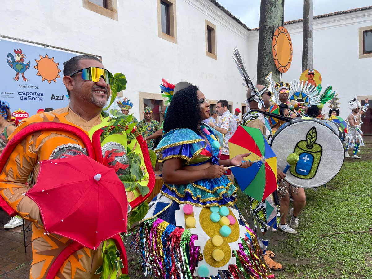 O tradicional café da manhã do Galo da Madrugada abre os trabalhos do maior bloco do mundo, neste sábado. O evento, realizado, no Forte das Cinco Pontas, na área central do Recife (PE), reúne convidados e nomes da política.