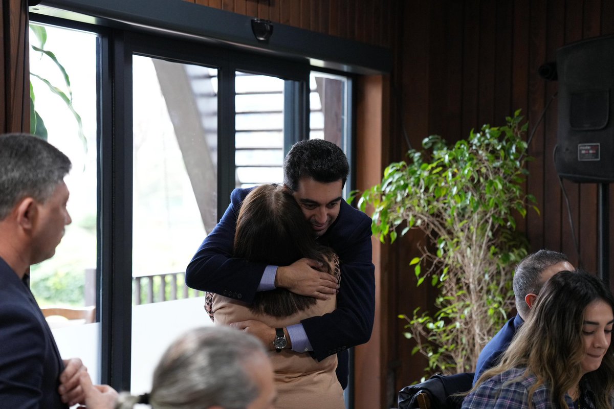 Cumhuriyet Halk Partisi Tuzla İlçe Başkanlığımız ile bir araya gelerek ilçe toplantımızı gerçekleştirdik.

Tuzla’mız için yürüttüğümüz çalışmaları değerlendirdik, yeni dönem hedeflerimizi ve projelerimizi istişare ettik.

Ortak akılla, birlik ve dayanışma içinde, daha adil ve