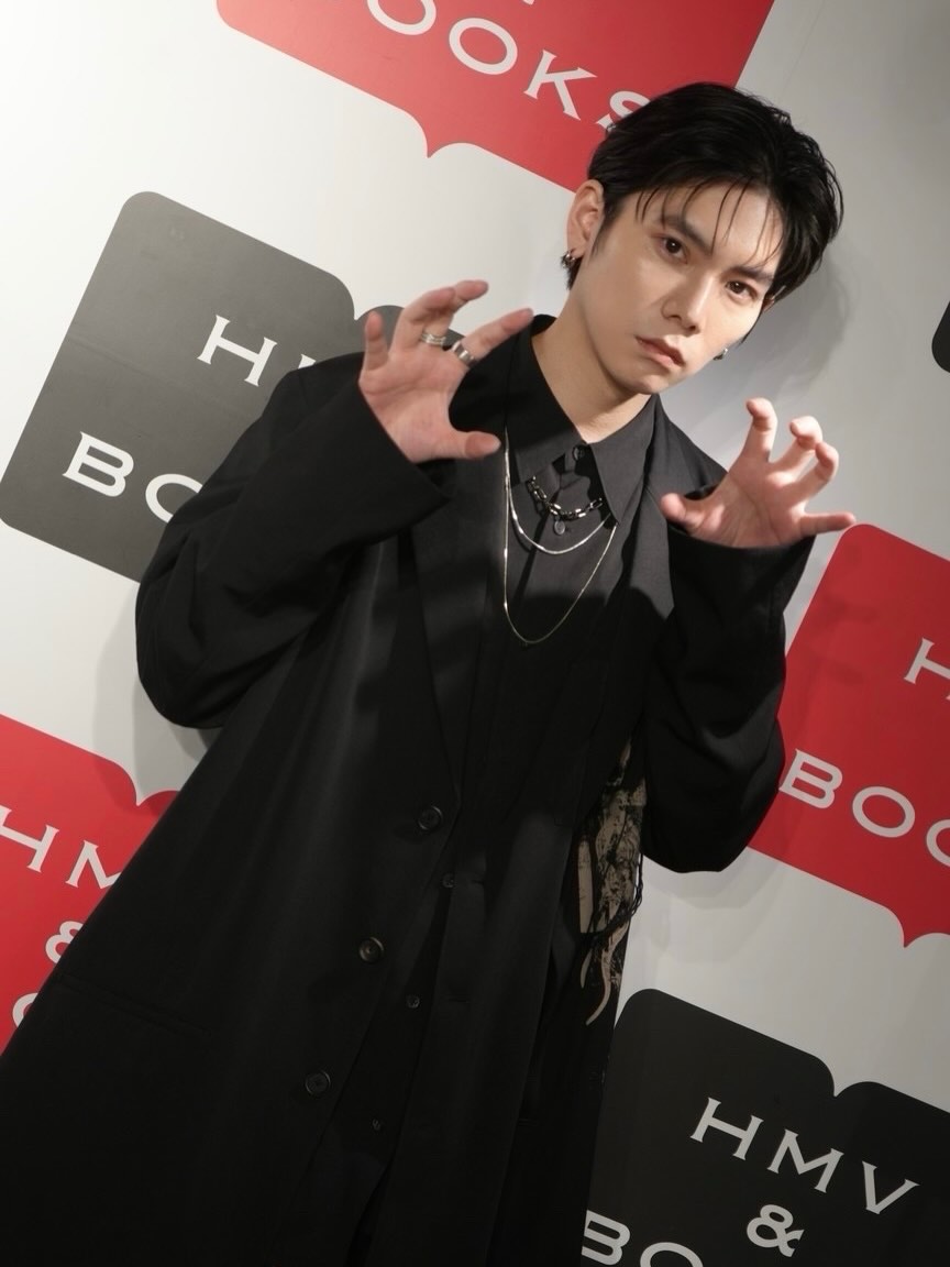 💙YU君は今日も素敵でした💕
ハイタッチしながら
😸バーイベの後はゆっくりできましたか？
💙まあまあできました。

ニューシングル「ひとりごと / Your Giver」発売記念イベント
ありがとうございました！
沢山聴いて下さい😎
次は、2/21 配信で会いましょう🛰️
#楊宇騰YU

cr.y01_u03 &amp; yu_staff_ IG